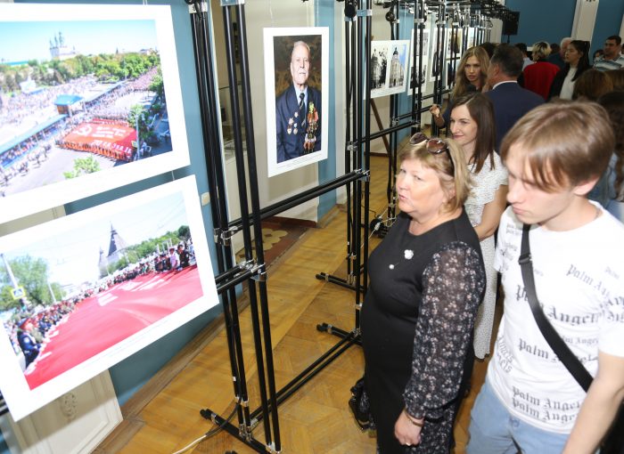 В Астрахани открыли фотовыставку «Всё для Победы: жизнь в тылу»